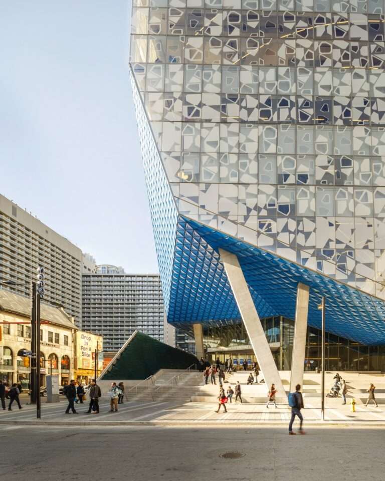 Beat the Heat: 5 Innovative Façades Equipped With Fritted Glass