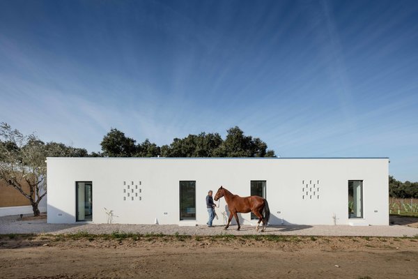 Asked to find an ecologically sustainable building solution, blaanc turned to a vernacular building technique that still thrives in certain pockets of rural Portugal, rammed earth.
