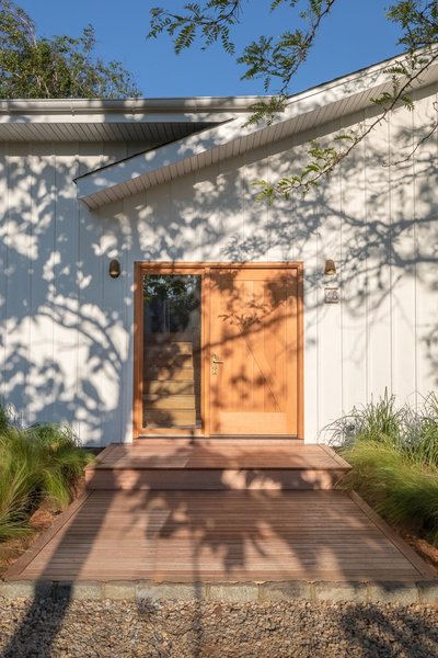 The Federal Bungalow is centrally located in a quiet residential neighborhood in Montauk and is a five-minute drive to the popular beach Ditch Plains. The door hardware is by Emtek and the house numbers are by Heath Ceramics.
