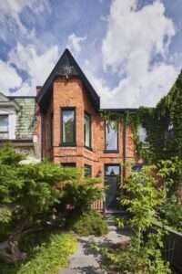 a-narrow-victorian-in-toronto-gets-a-mullet-makeover