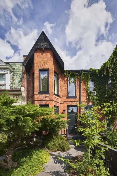A Narrow Victorian in Toronto Gets a Mullet Makeover