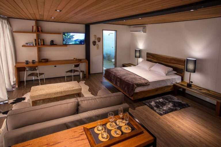 Gorgeous Greenery and Minimal Footprint Create Stunning Brazilian Cabin