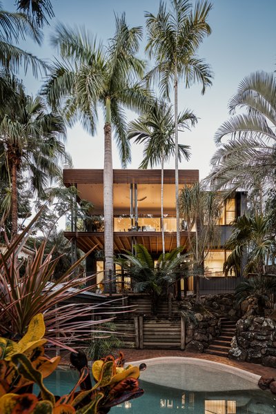 Fouché Architects reorganized the home’s interior layout and added a new addition to the rear of the home.