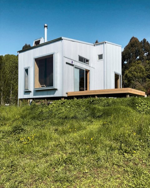 Set on a southeast-facing slope, the AB Cabin is fitted with double-glazed windows that frame views of the town of Taihape and rolling hills beyond.