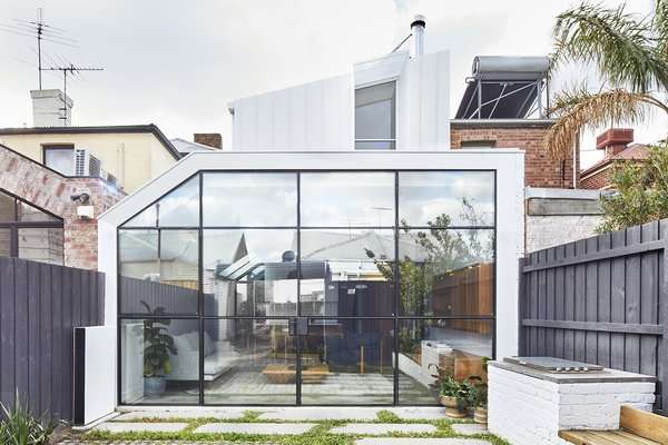 a-glazed-addition-amps-up-the-allure-of-a-victorian-home-in-melbourne