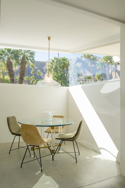 The butted glass window in the breakfast room provides a classic Palm Springs mountain view. 