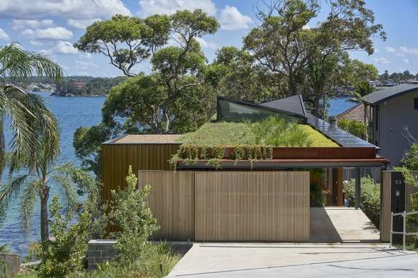 How This Australian Beach House Connects to the Coast Is on a Whole Other Level
