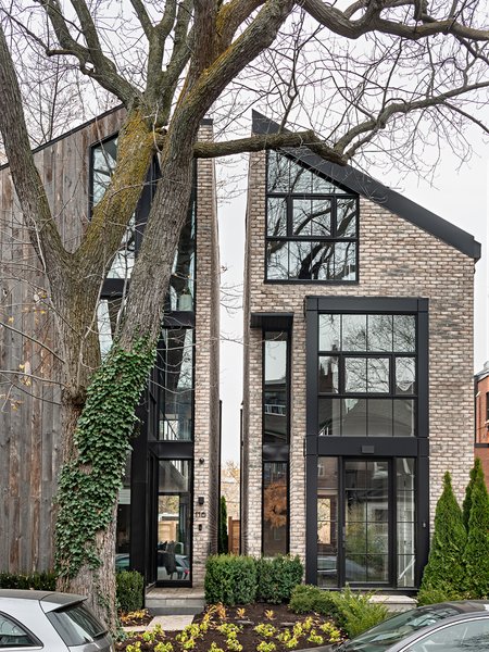 In Toronto’s West End lies Sorauren 116, one half of a dual residential development that was completed over an arduous, three-year period by architects from Ancerl Studio. 