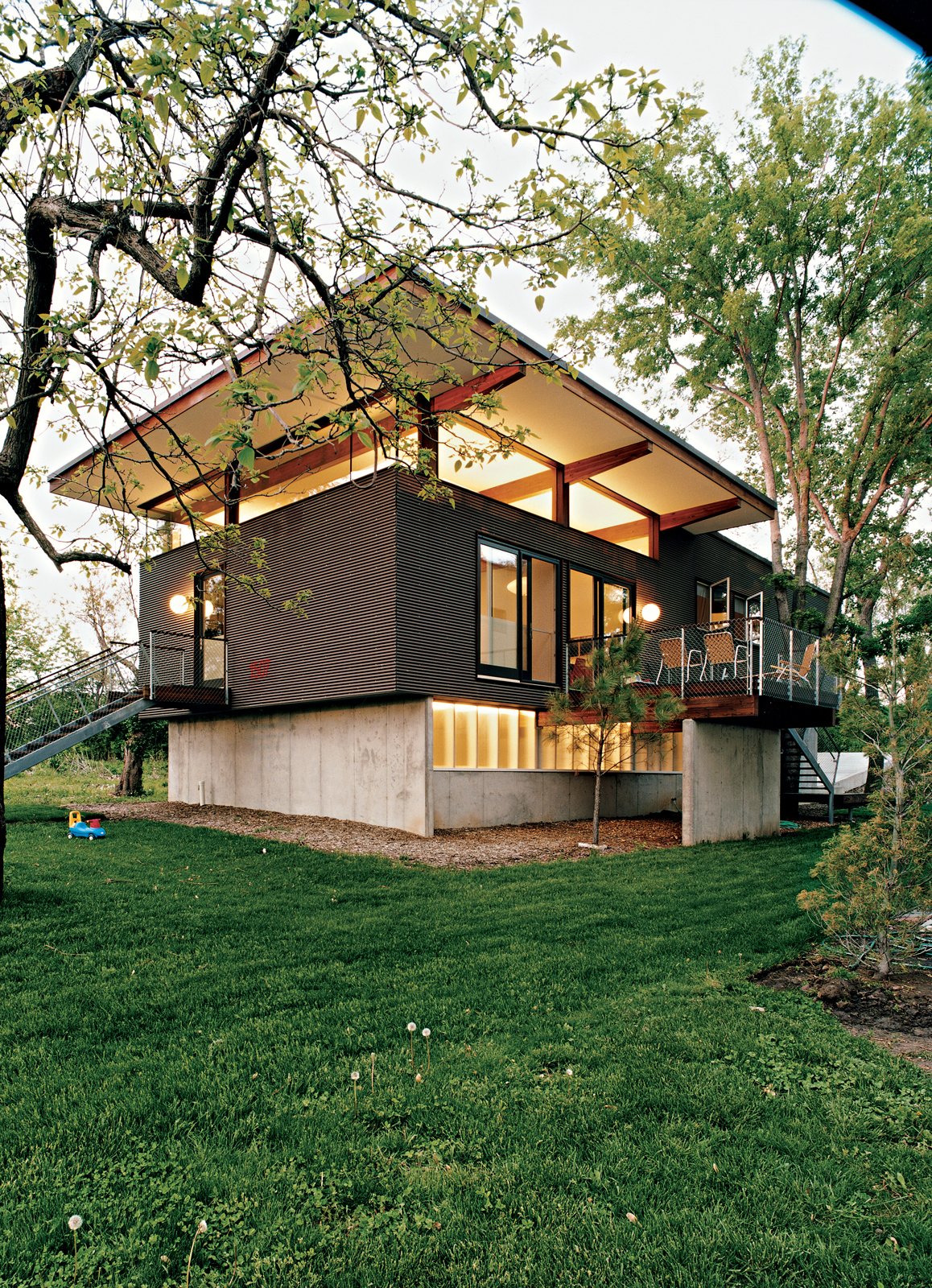 In Kansas City, Missouri, a family sought to construct a new home using prefabricated structural insulated panels (SIPS) instead of traditional frame construction. The entire kit house is composed of 4' x 8' sections, and the shell was constructed in about a week. The project’s relatively low cost, quick build time, and highly insulated envelope were positives, but the panels also have their limitations. 