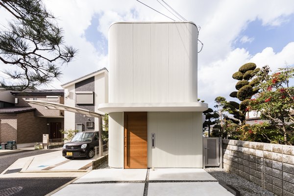 Set on a narrow, 18-foot-wide site, Melt House presents a corrugated exterior. 