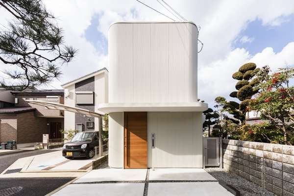 This Minimalist Japanese Home Pivots Around an Indoor Garden