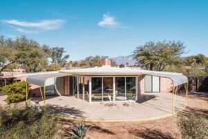 this-rare-midcentury-home-will-be-preserved-forever-and-now-you-can-spend-the-night