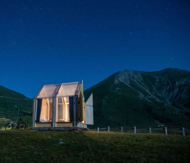This Tiny Alpine Cabin Promises Better Star Gazing Than Your Local Planetarium