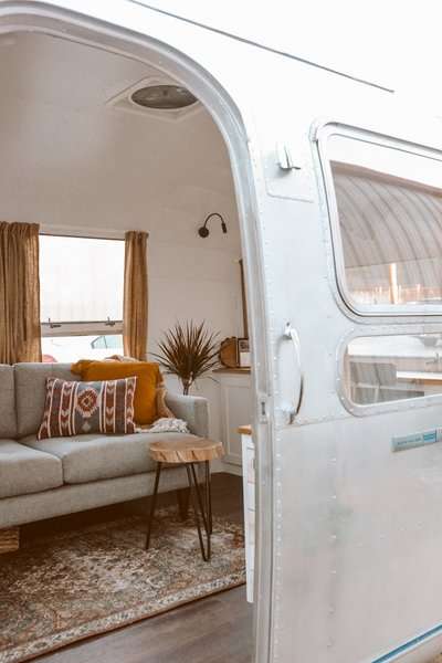 A Beautifully Retrofitted 1969 Airstream Strikes a Chord With a Nashville Musician