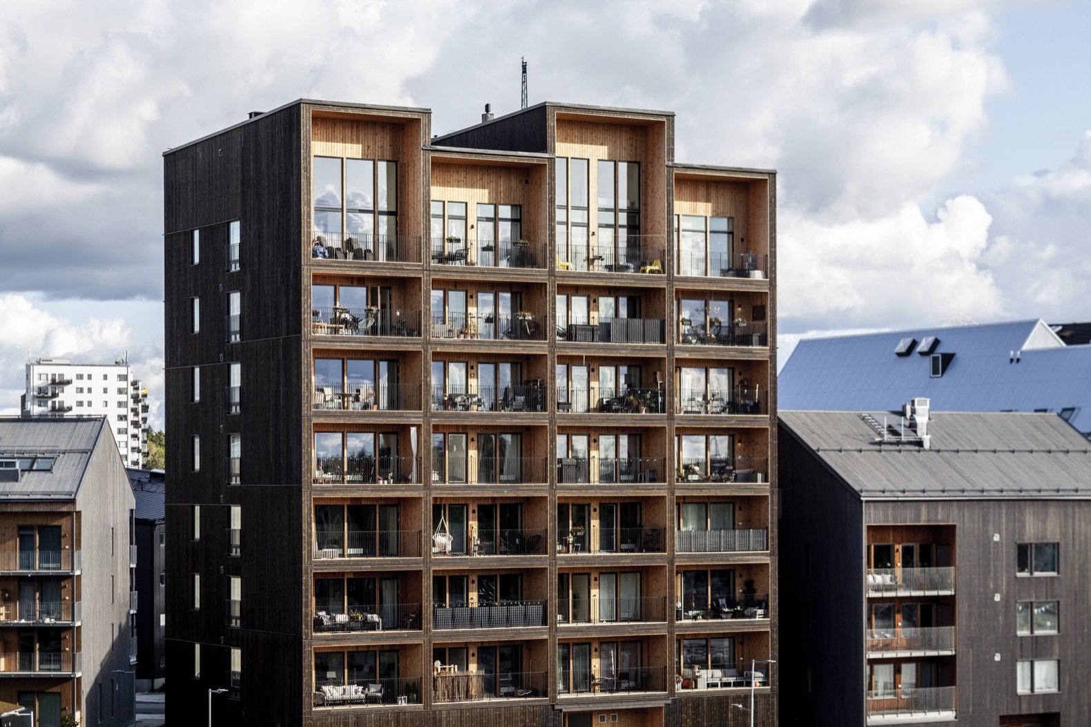 The Kajstaden Tall Timber Building has nine floors with an elevated ground floor and a double-height top floor. C.F. Møller Architects designed the building in collaboration with Martinsons, Bjerking and Consto AB, for client Slättö Förvaltning.