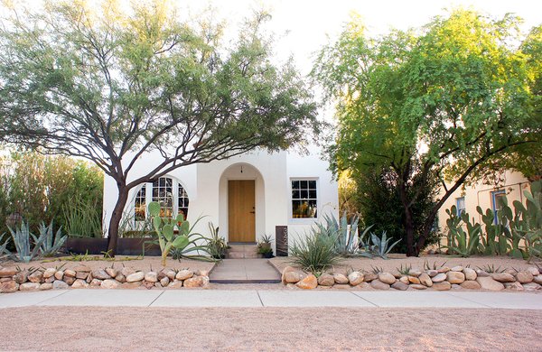 The 1,000-square-foot bungalow sits along a quiet street near downtown Tucson and the University of Arizona. "For us, home isn’t simply about the space you live in; it’s also about the sense of belonging to a particular place," says Dale.