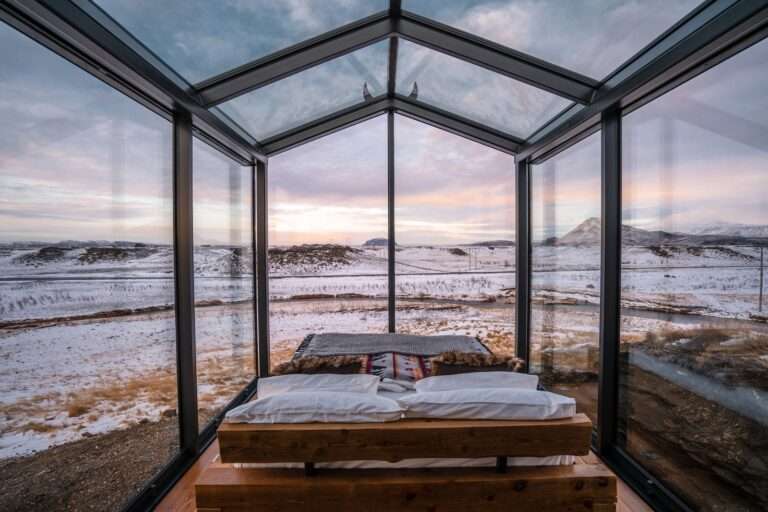 this-tiny-glass-cabin-in-remote-iceland-takes-stargazing-to-the-next-level