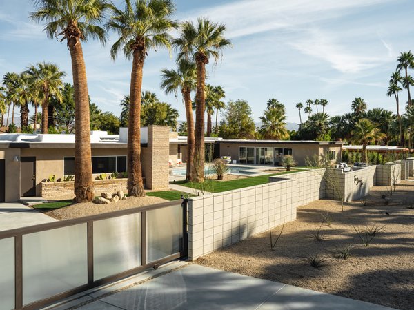 Known as the Gillman Residence, the midcentury home was recently restored by Thomboy Properties and is now seeking a new buyer. 