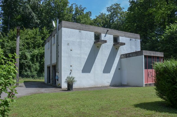 Built in the 1950s, the cubic structure was designed by Le Corbusier to house the coal boiler for his "Unité d'habitation of Briey" public housing project. The structure was decommissioned and abandoned when a new boiler room was built inside the apartment building years later.