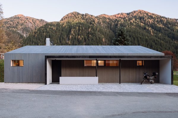 When viewed from the access road, House L echoes the local vernacular with its pitched, shed-like form.