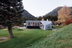 a-sculptural-home-in-the-dolomite-mountains-frames-a-majestic-silver-fir