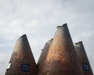 five-tile-clad-towers-forge-a-fantastical-home-inspired-by-hop-kilns
