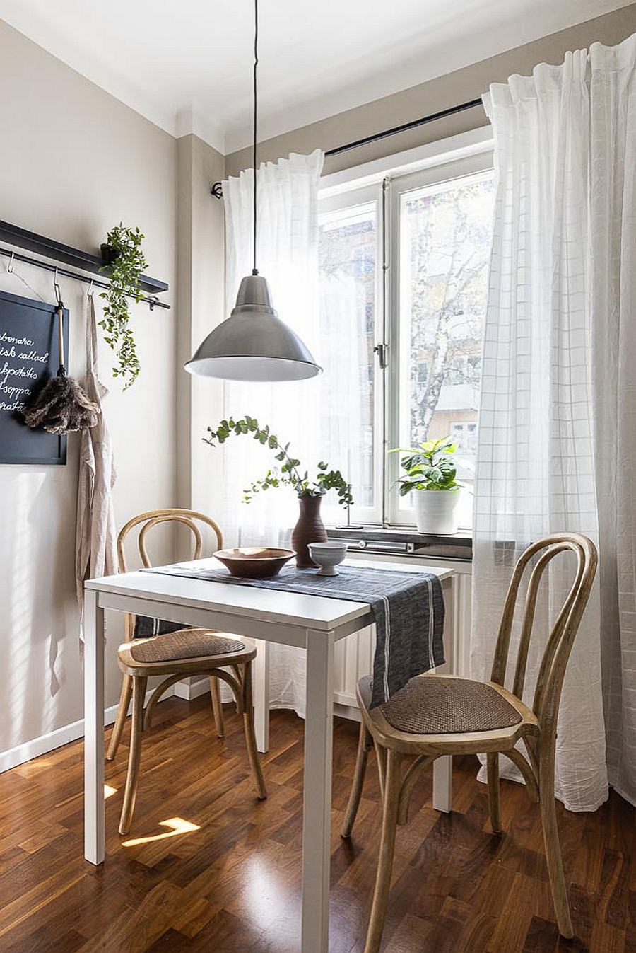 Simple Small Dining Area Ideas for Simple Design