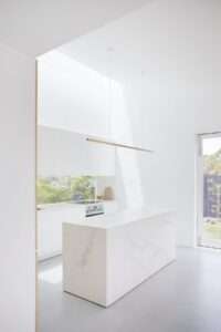 mesmerizing-minimalism-anchored-in-white-new-extension-to-aging-suburban-home