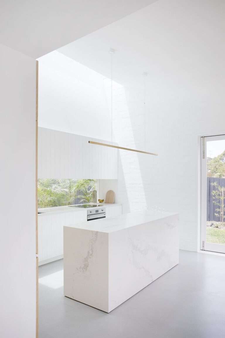 Mesmerizing Minimalism Anchored in White: New Extension to Aging Suburban Home