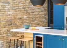 classy-sapphire-kitchen-navy-blue-and-brass-revitalizes-traditional-shaker-kitchen