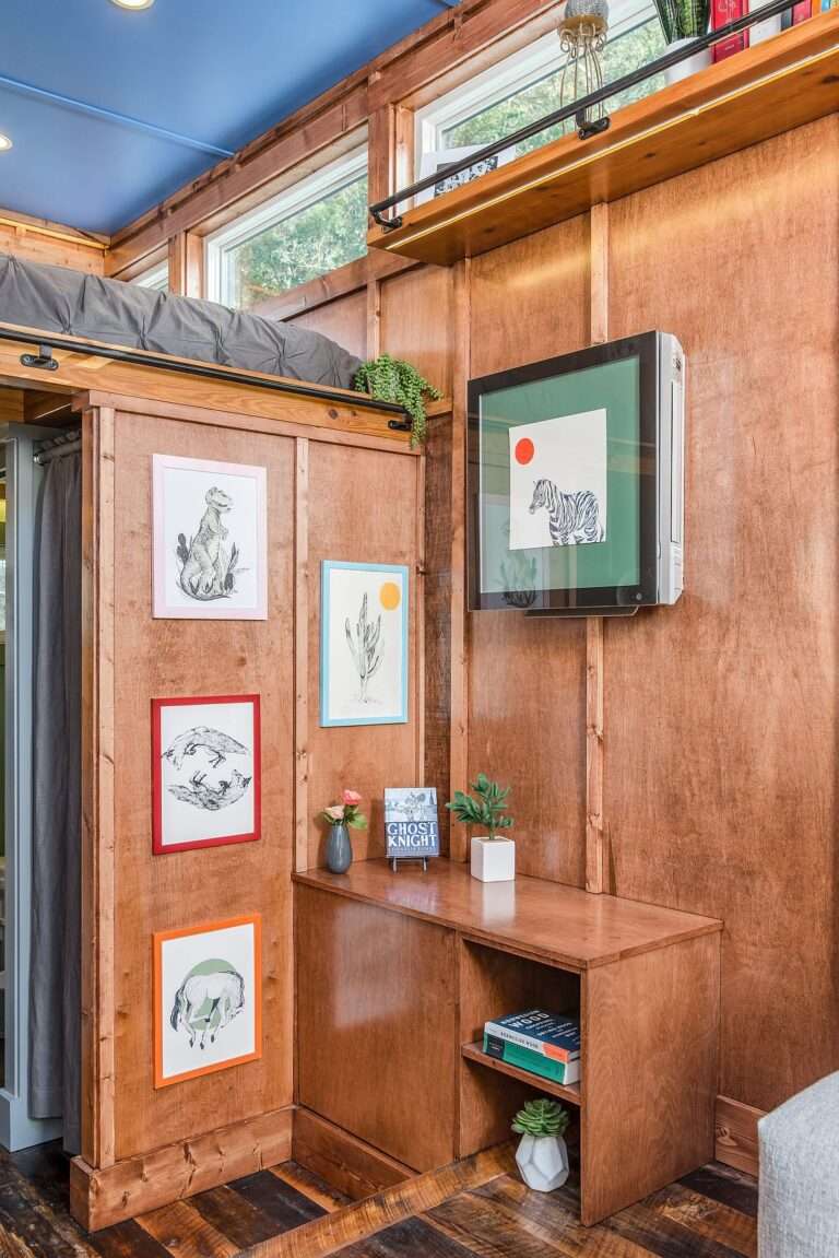 Artist’s Muse: Space-Savvy Tiny Home Designed for a Writer
