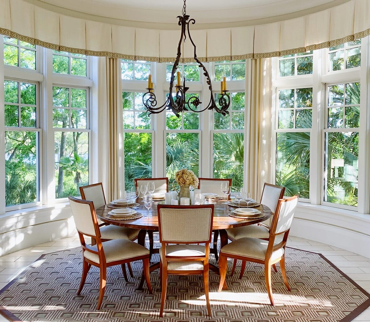 Traditional bay window curtain ideas for a dining room