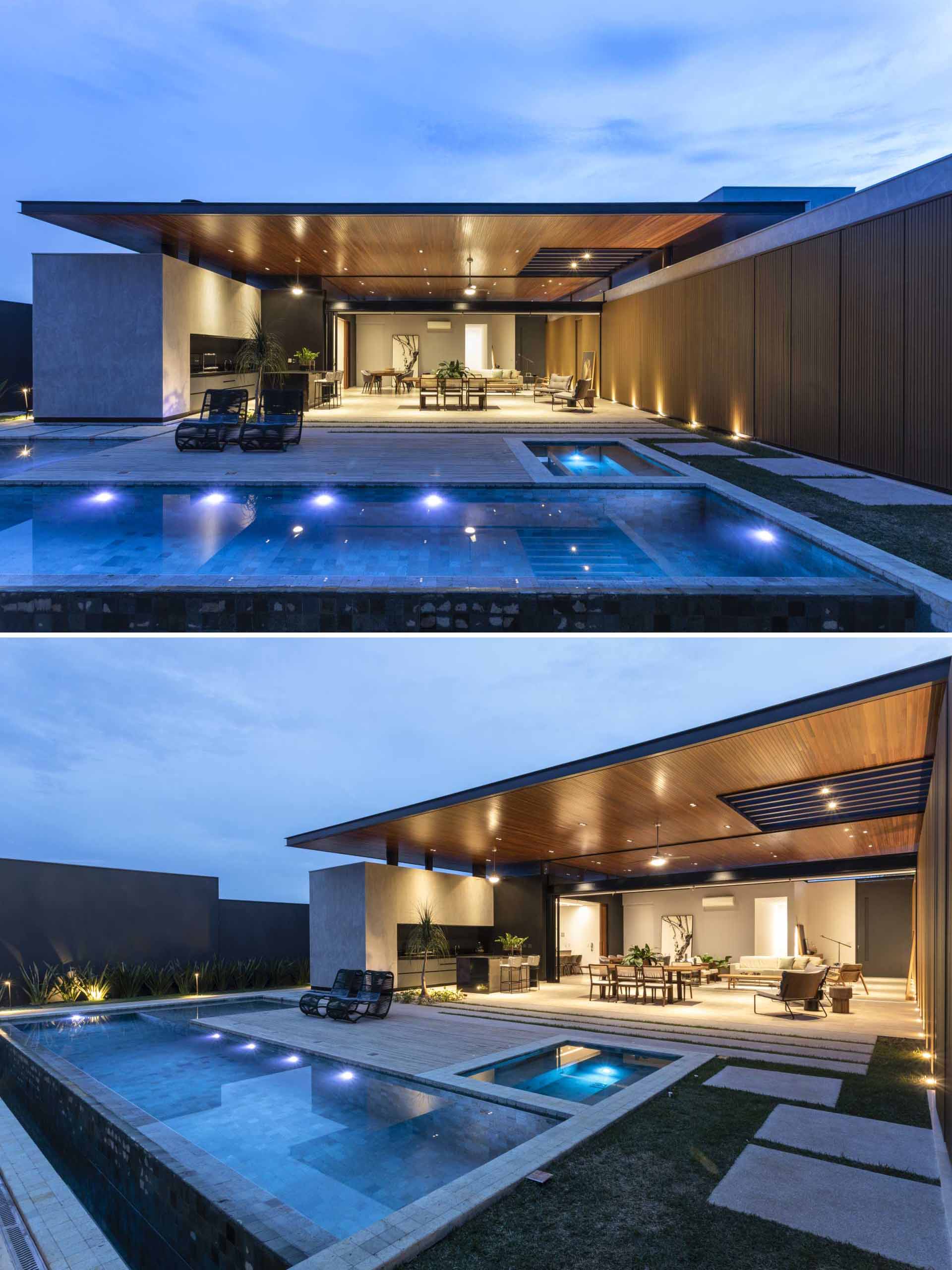 A modern house with a large double-height ceiling that covers both the interior and exterior spaces.