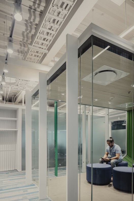 Corporativo IS 19 Offices / Prototype Architecture Studio - Interior Photography, Glass