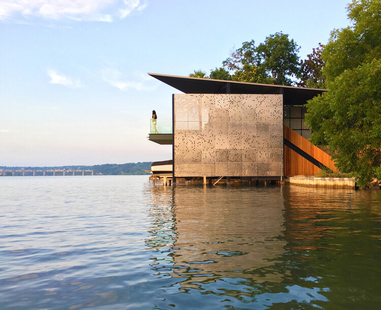  Filtered Frame Dock / Matt Fajkus Architecture - Exterior Photography, Waterfront, Windows