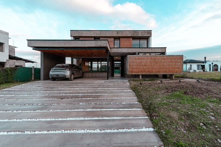 House in Alto Verde / Estudio Giraudo - More Images