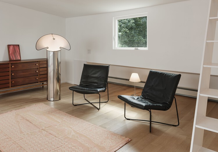 House M / Studio Atomic - Interior Photography, Living Room, Windows, Chair
