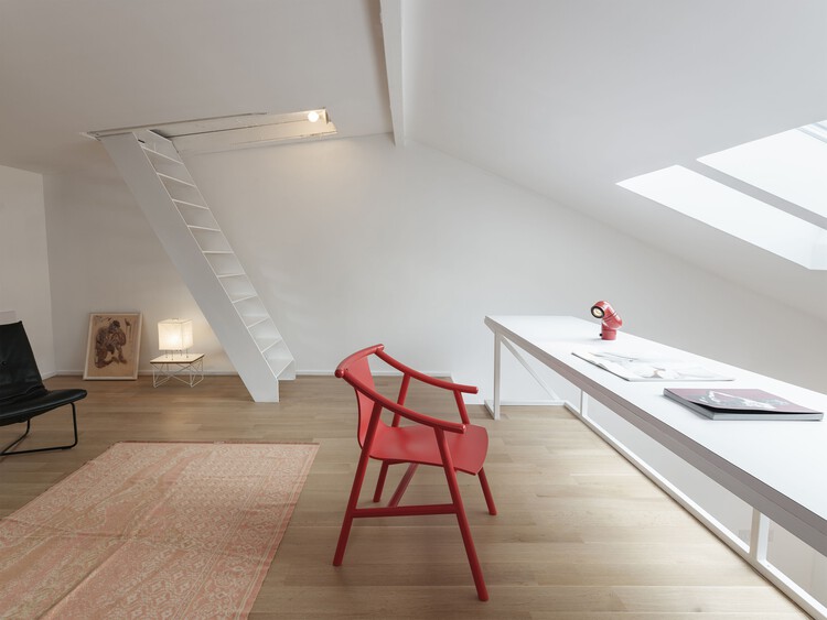 House M / Studio Atomic - Interior Photography, Table, Chair, Windows, Beam