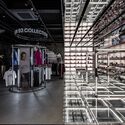 Reebok Flagship Store / NiiiZ Design Lab - Interior Photography, Beam