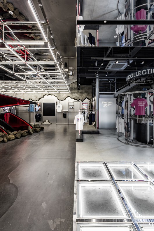 Reebok Flagship Store / NiiiZ Design Lab - Interior Photography, Beam