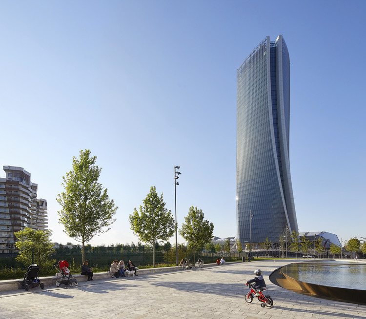 Vertical Urbanism: Milan Highrises Reaching New Heights - Image 2 of 9