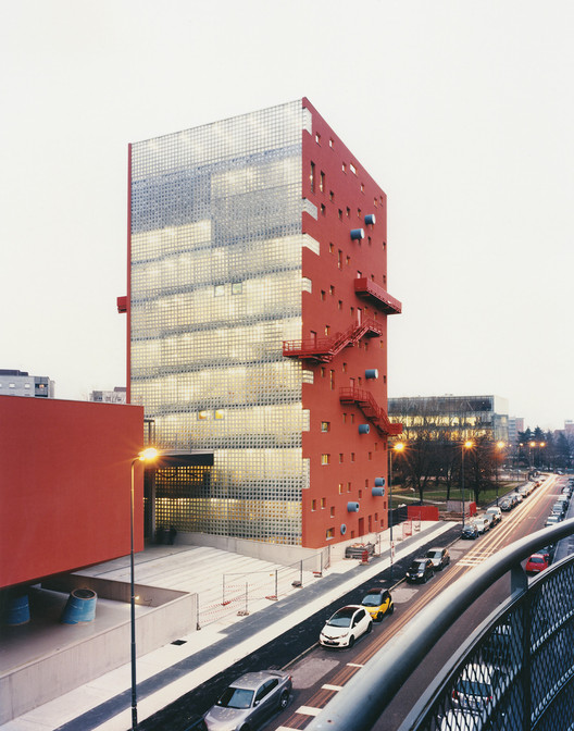 Vertical Urbanism: Milan Highrises Reaching New Heights - Image 5 of 9