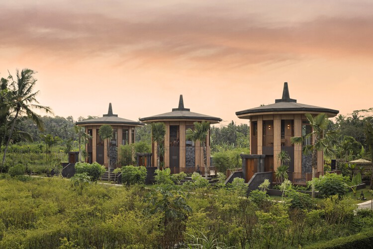 Le Temple Borobudur Resort Hotel / APCONSULTANT - Exterior Photography, Column, Arch, Garden