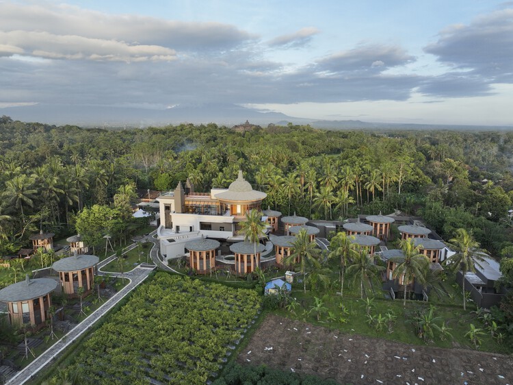 Le Temple Borobudur Resort Hotel / APCONSULTANT - Exterior Photography, Garden