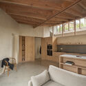Butterfly House / Oliver Leech Architects - Interior Photography, Sofa, Chair, Beam, Windows