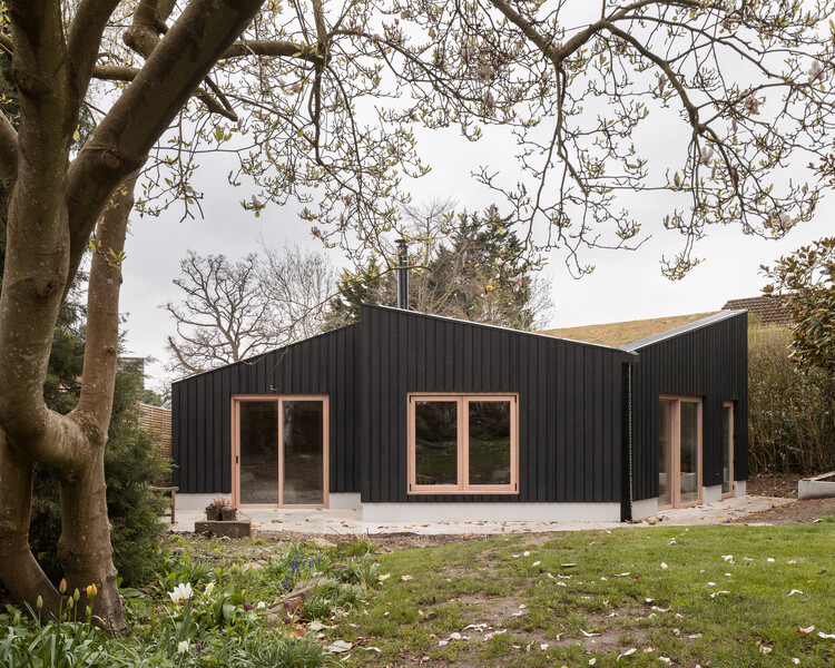 Butterfly House / Oliver Leech Architects - Exterior Photography, Door, Windows, Forest