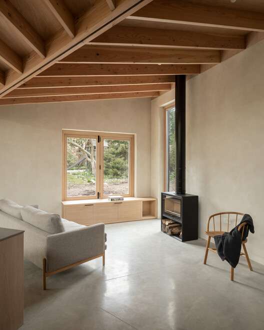 Butterfly House / Oliver Leech Architects - Interior Photography, Living Room, Beam, Windows