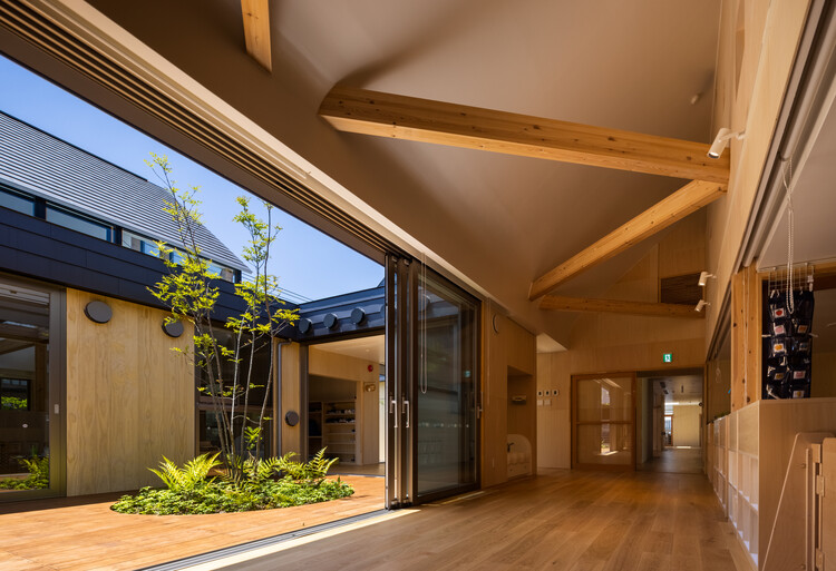 Himawari Nursery School / AKAIKE TOHYAMA ARCHITECTS - Interior Photography, Door, Windows, Facade, Beam