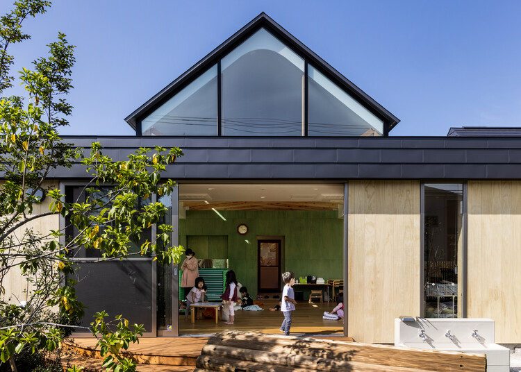 Himawari Nursery School / AKAIKE TOHYAMA ARCHITECTS - Exterior Photography, Windows, Facade, Beam