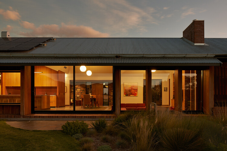 House in the Dry / MRTN Architects - Exterior Photography, Windows, Door, Facade, Column